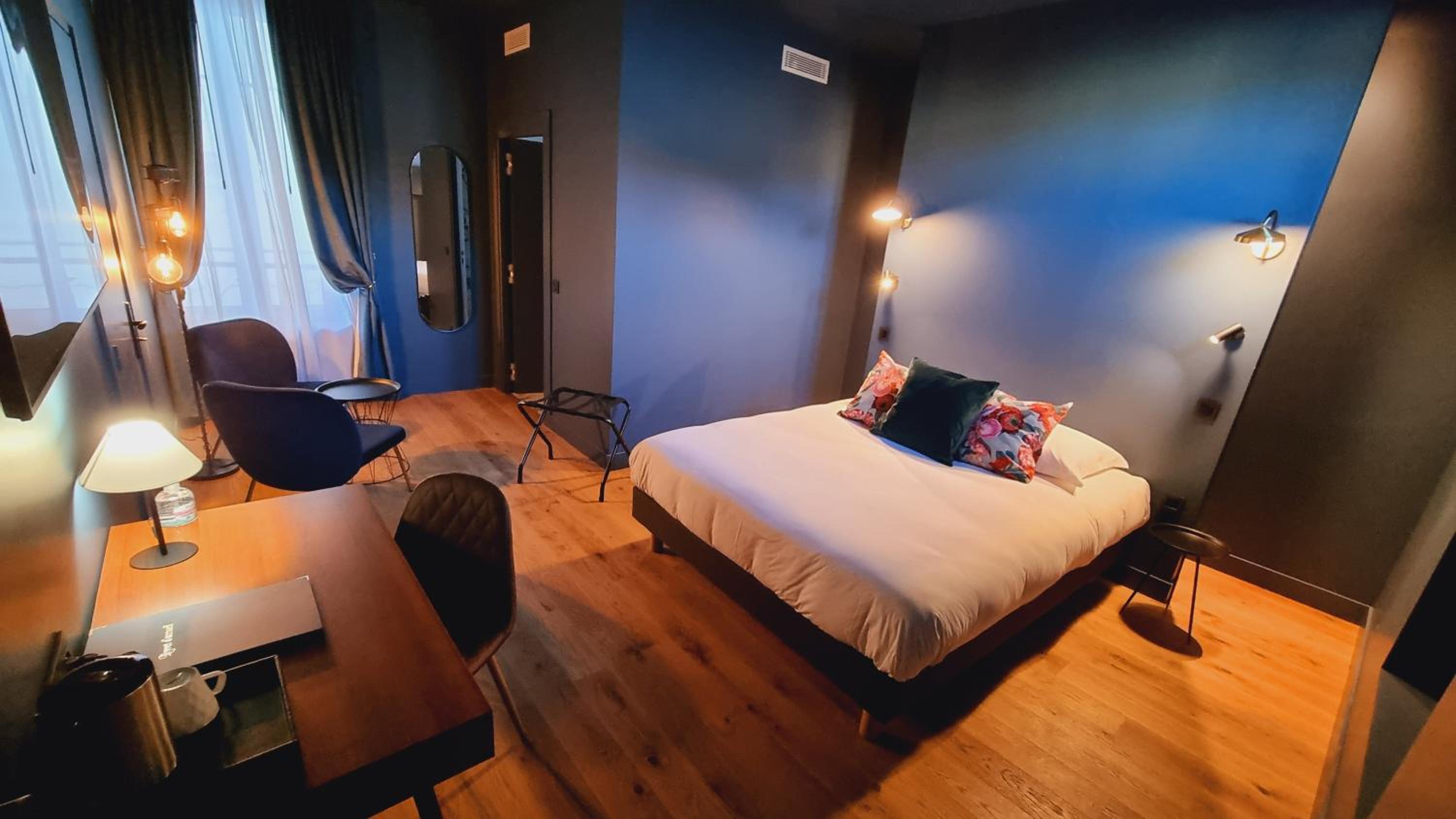 Deluxe Room (2 Adults + 1 Child)
