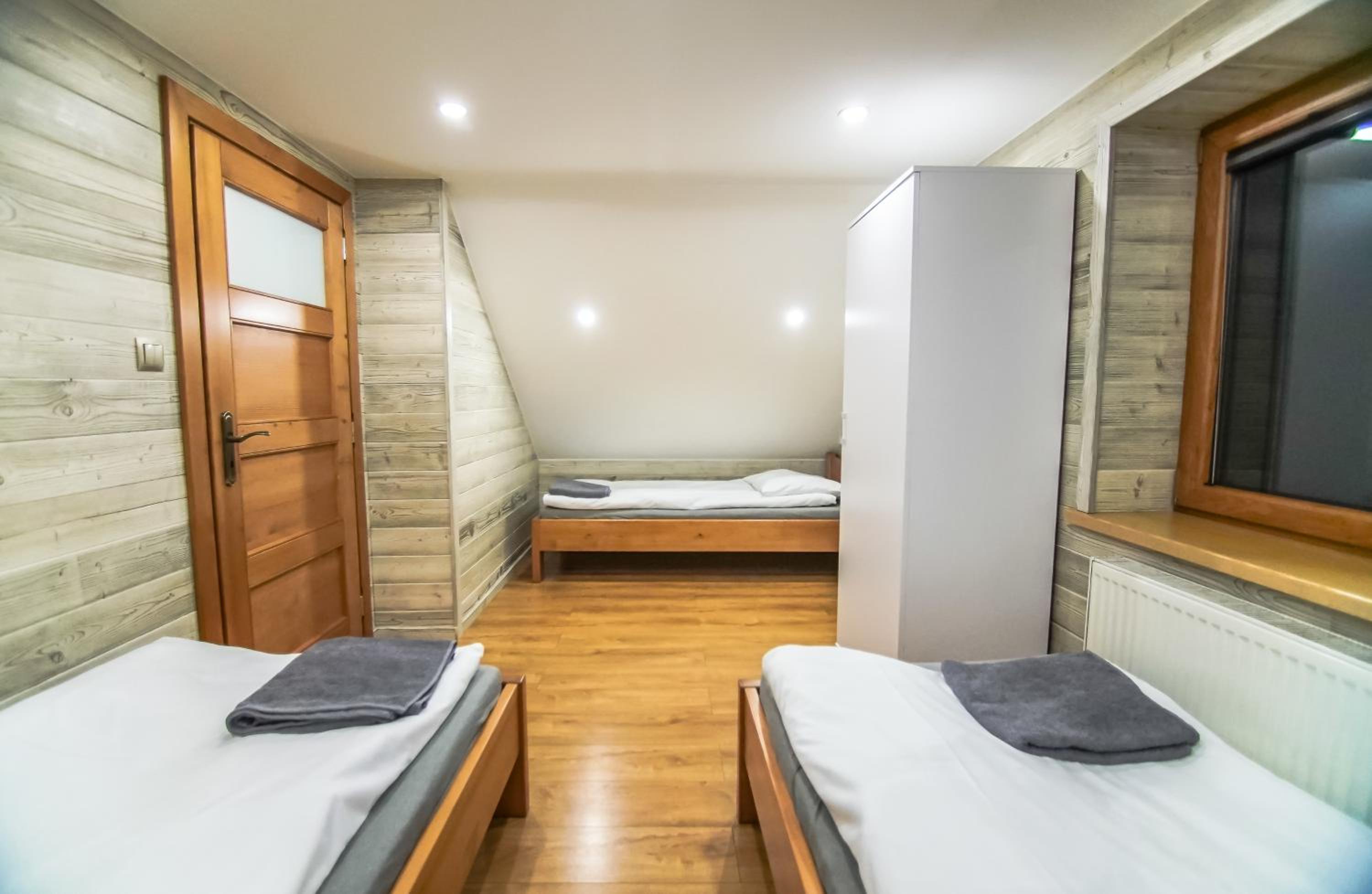Four-Bedroom House - Photo 16