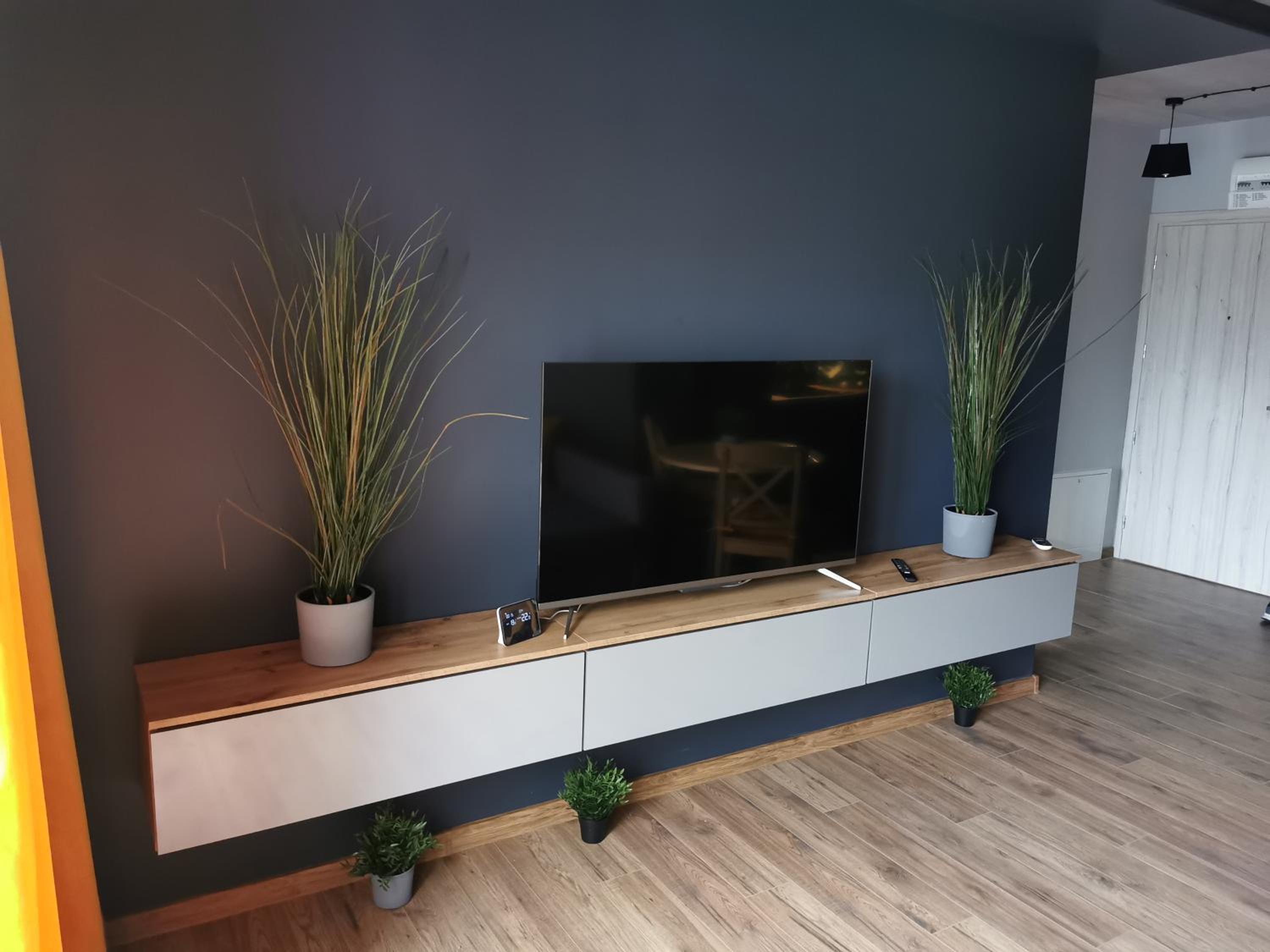 One-Bedroom Apartment - Photo 1