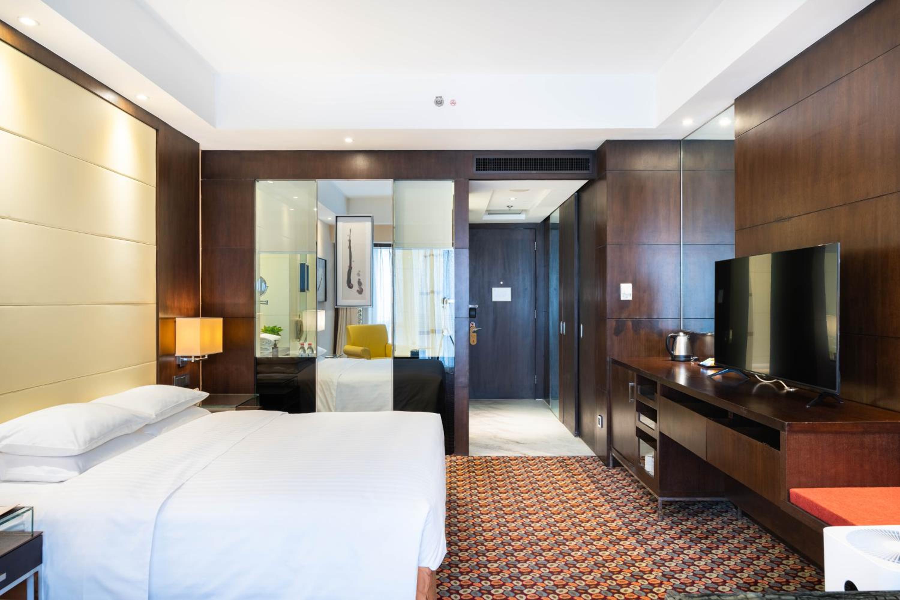 Superior Double Room inclusive first round Mini Bar