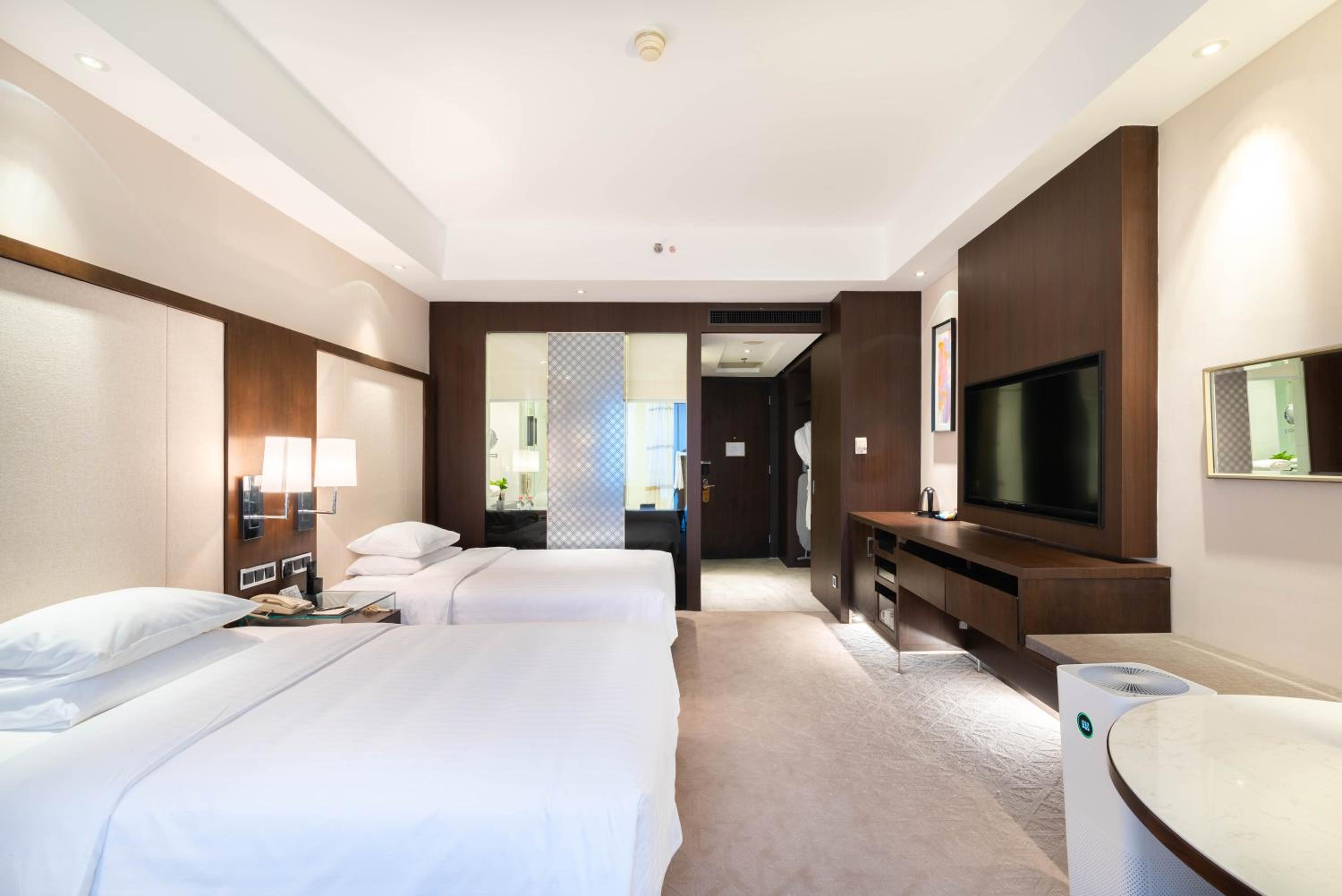Executive Twin Room inclusive first round Mini Bar
