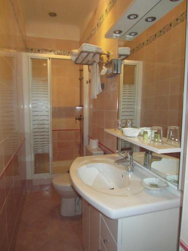 Standard Double or Twin Room with Sea and Garden View photo 3