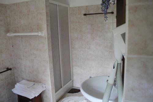 Family Room with Bathroom photo 2