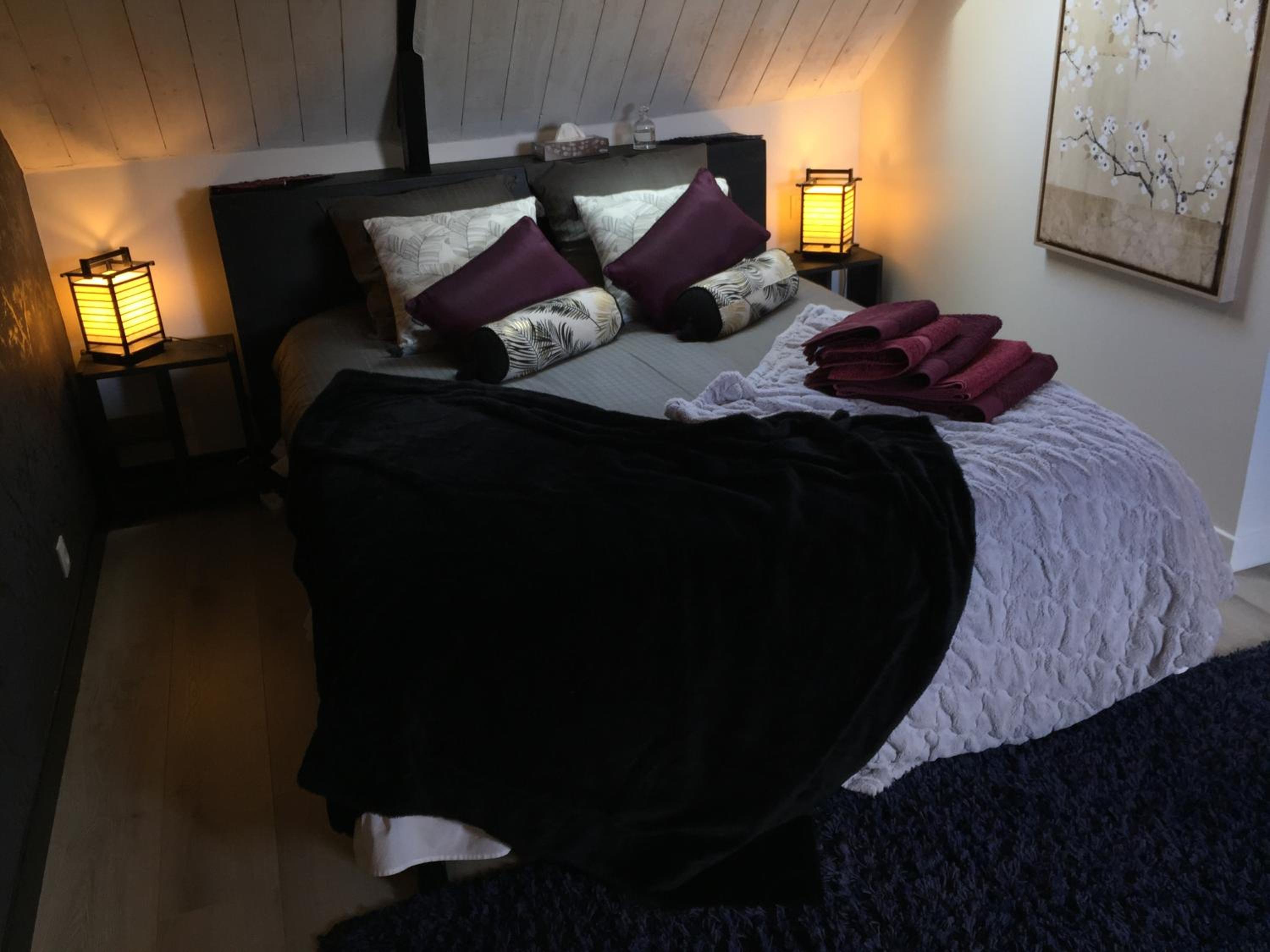 Double Room with Private External Bathroom - Photo 32
