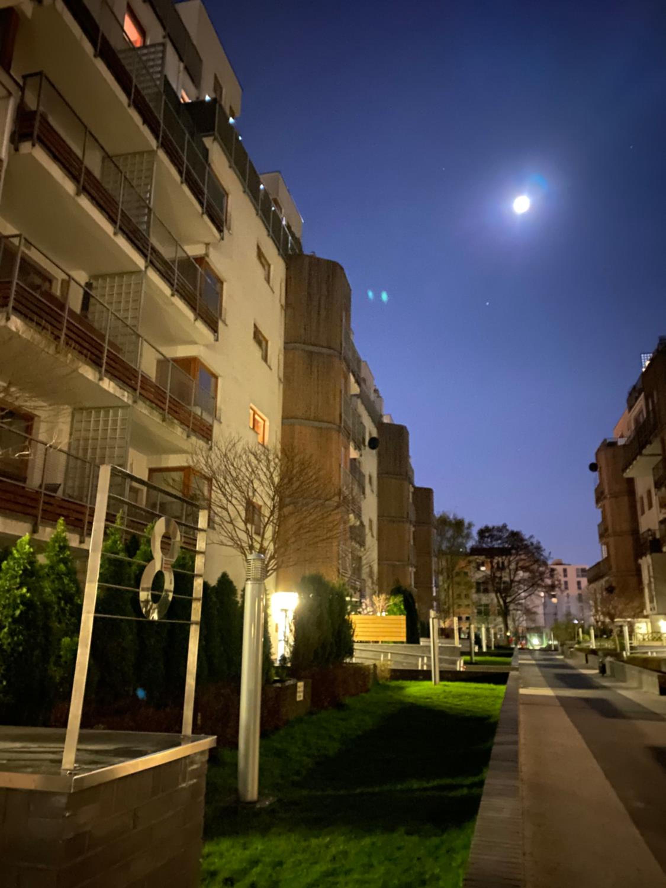 Apartment with Balcony - Photo 8