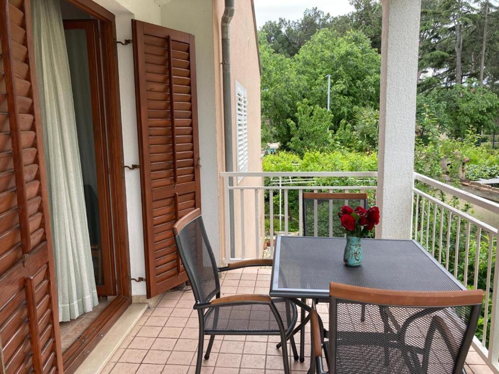 Apartment with Balcony photo 2