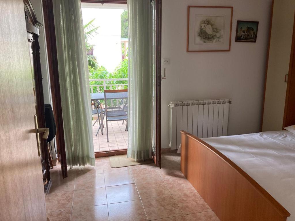 Apartment with Balcony photo 3