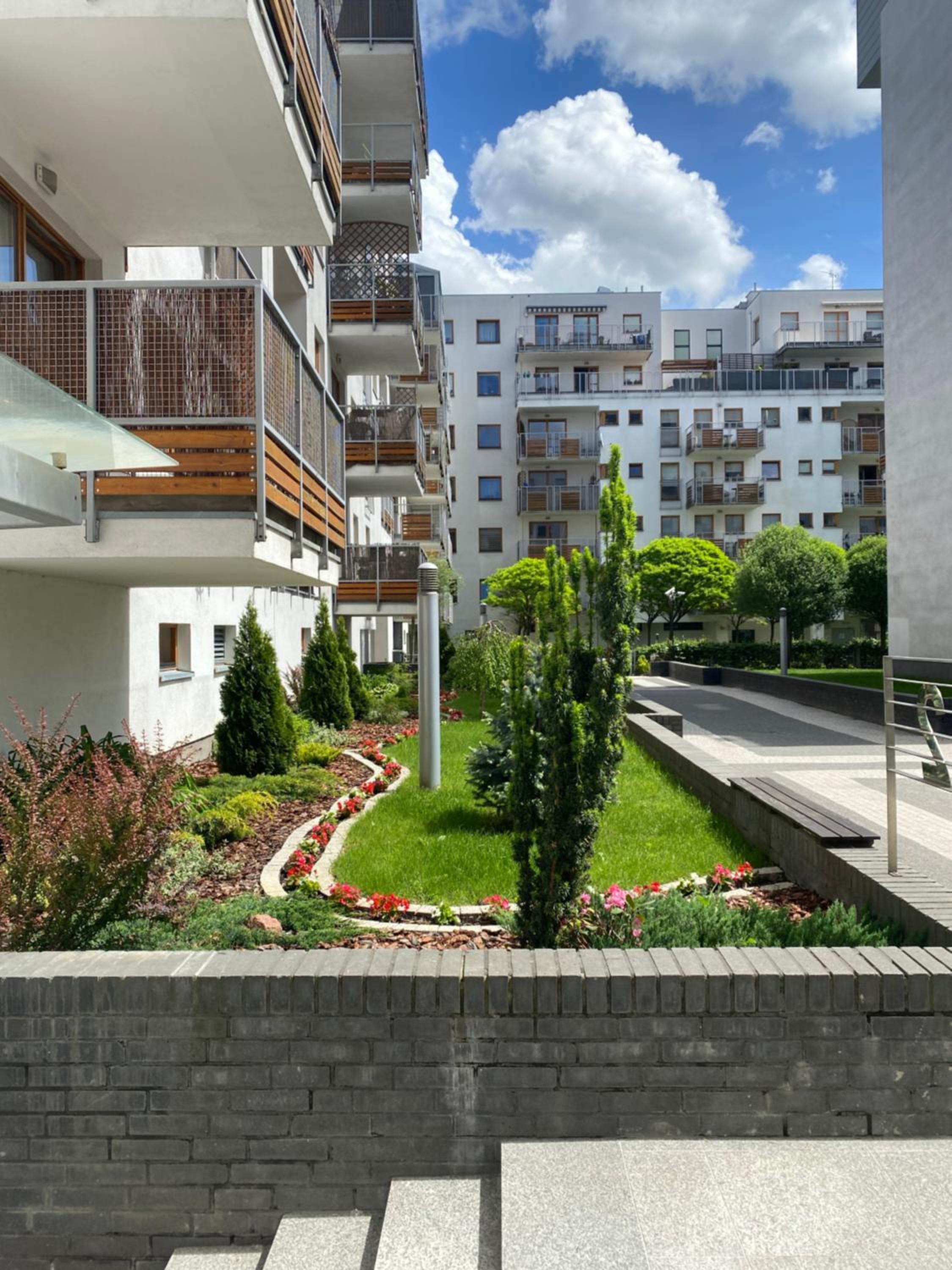 Apartment with Balcony - Photo 2