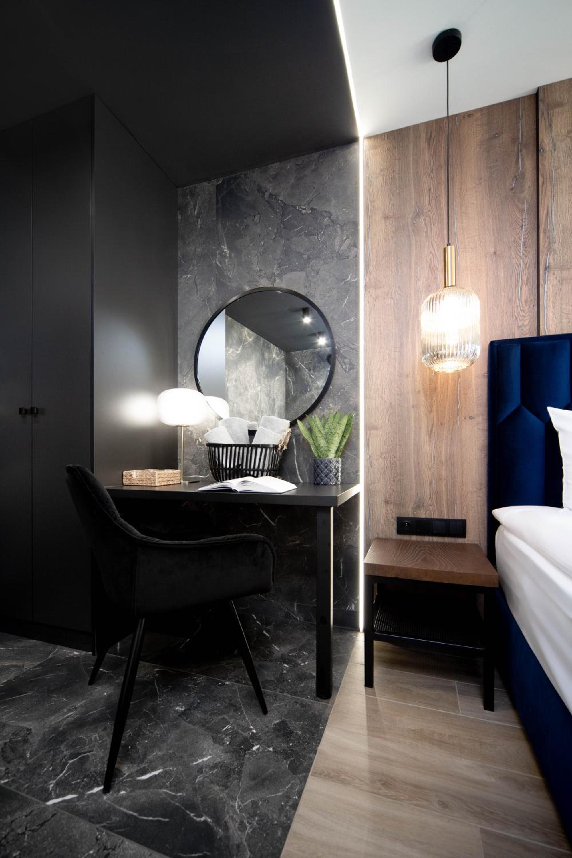 One-Bedroom Apartment - Photo 10