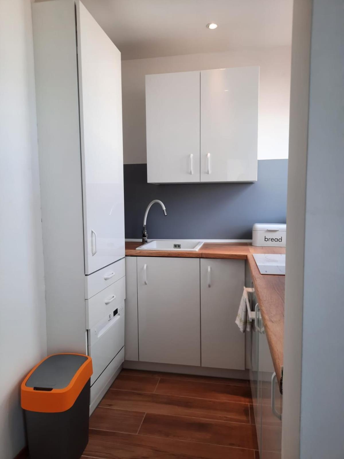 One-Bedroom Apartment photo 2