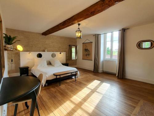 Deluxe Double Room - Photo 9