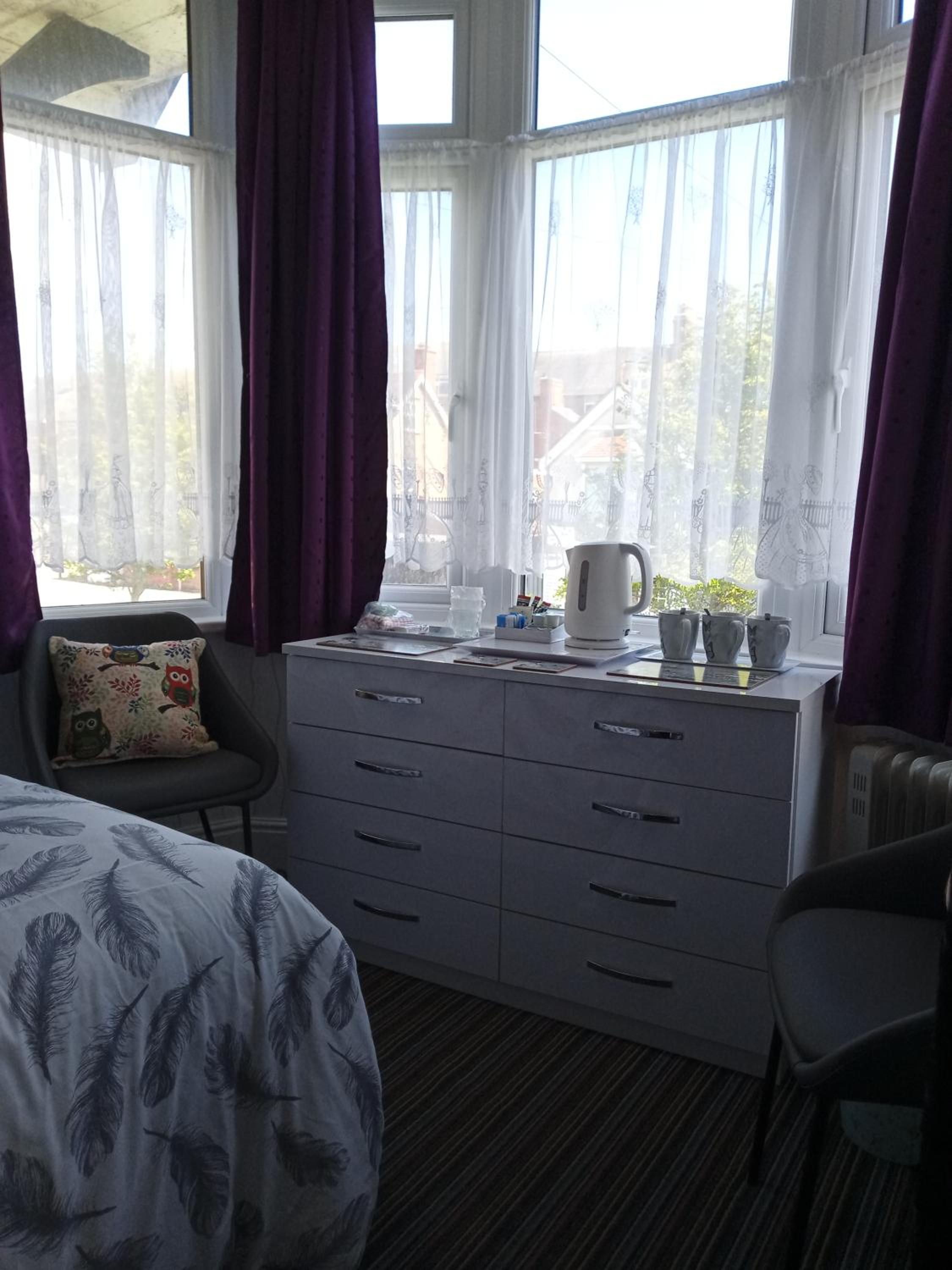Family Room (2 Adults + 2 Children) No 2