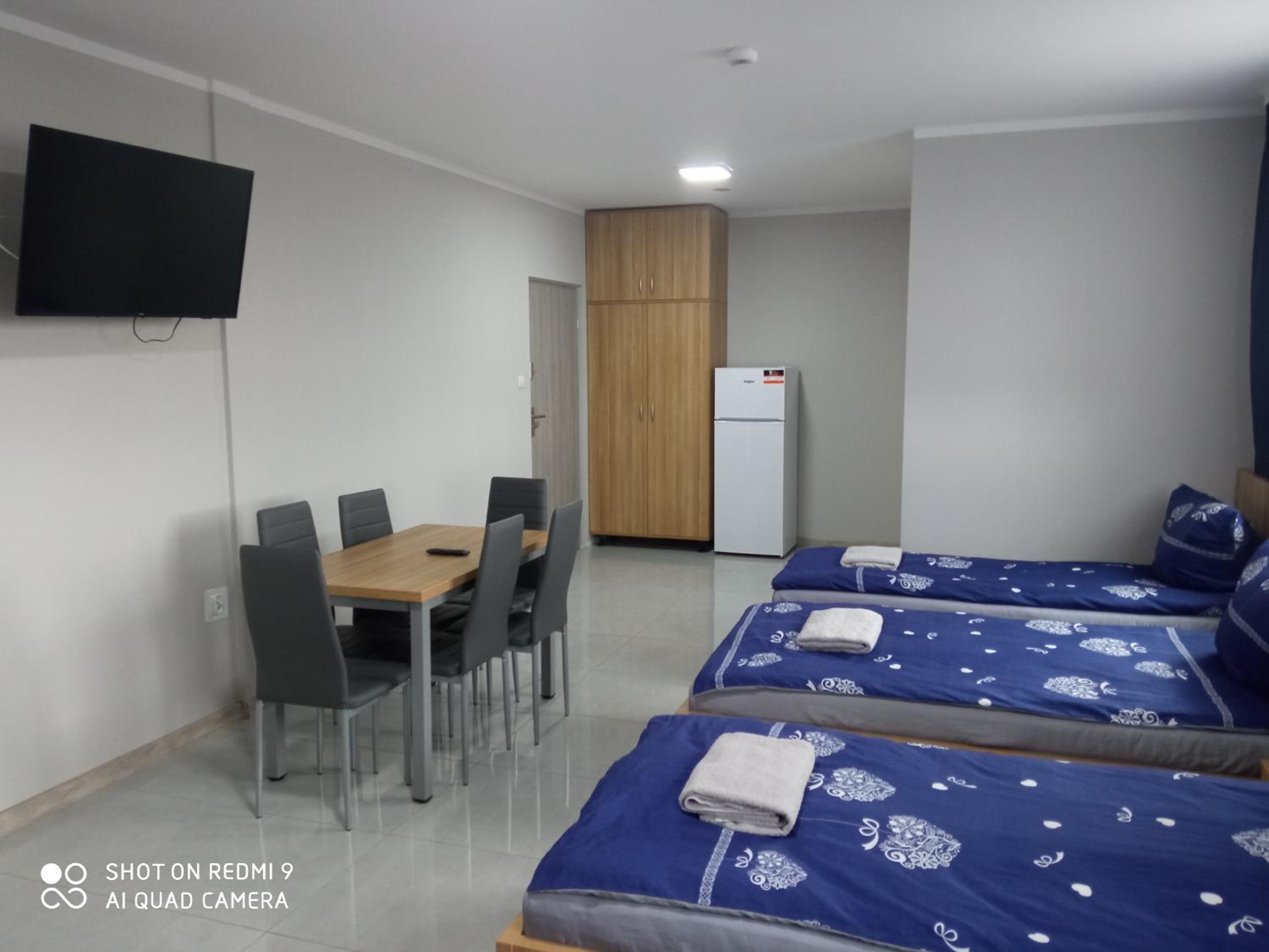 Family Room with Private Bathroom - Photo 7