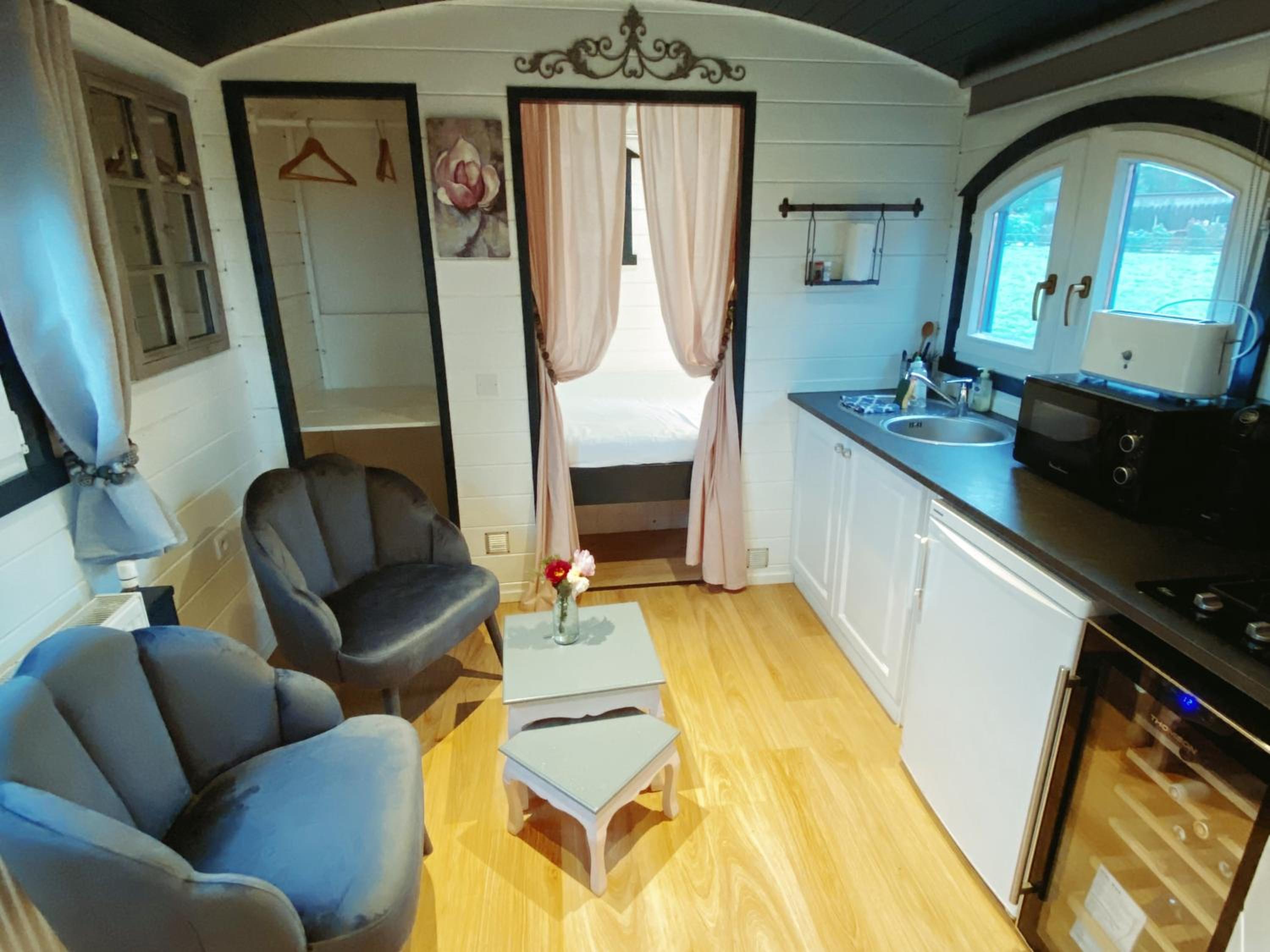 Wooden Caravan with Park View photo 2