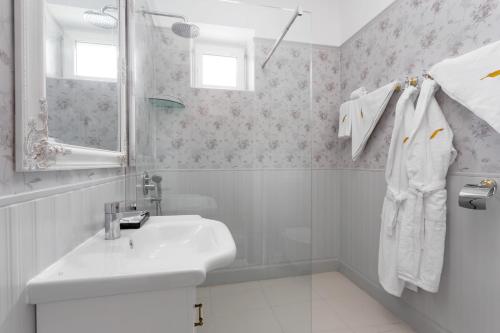 Double or Twin Room - Photo 2