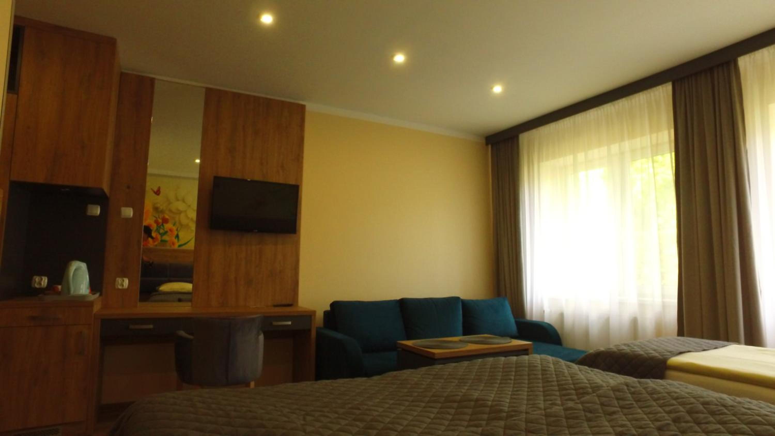 Quadruple Room with Private Bathroom photo 2