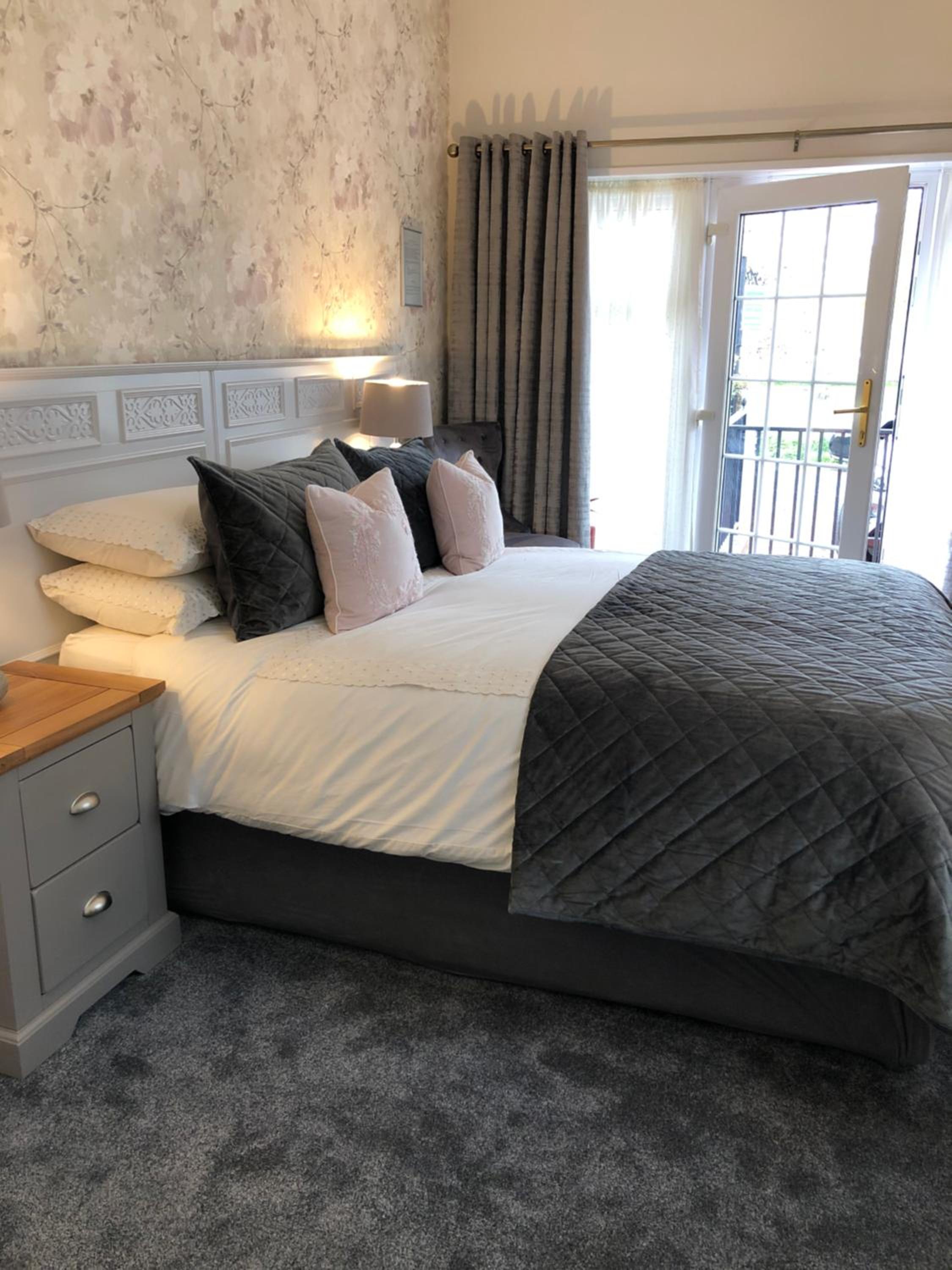Room 1 - Photo 1