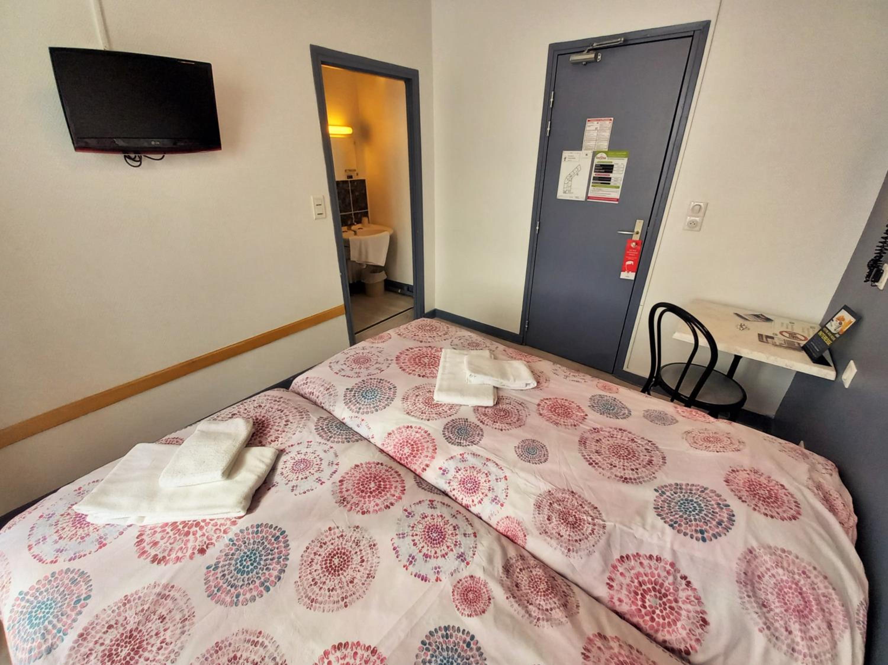 Twin Room with Shared Toilet