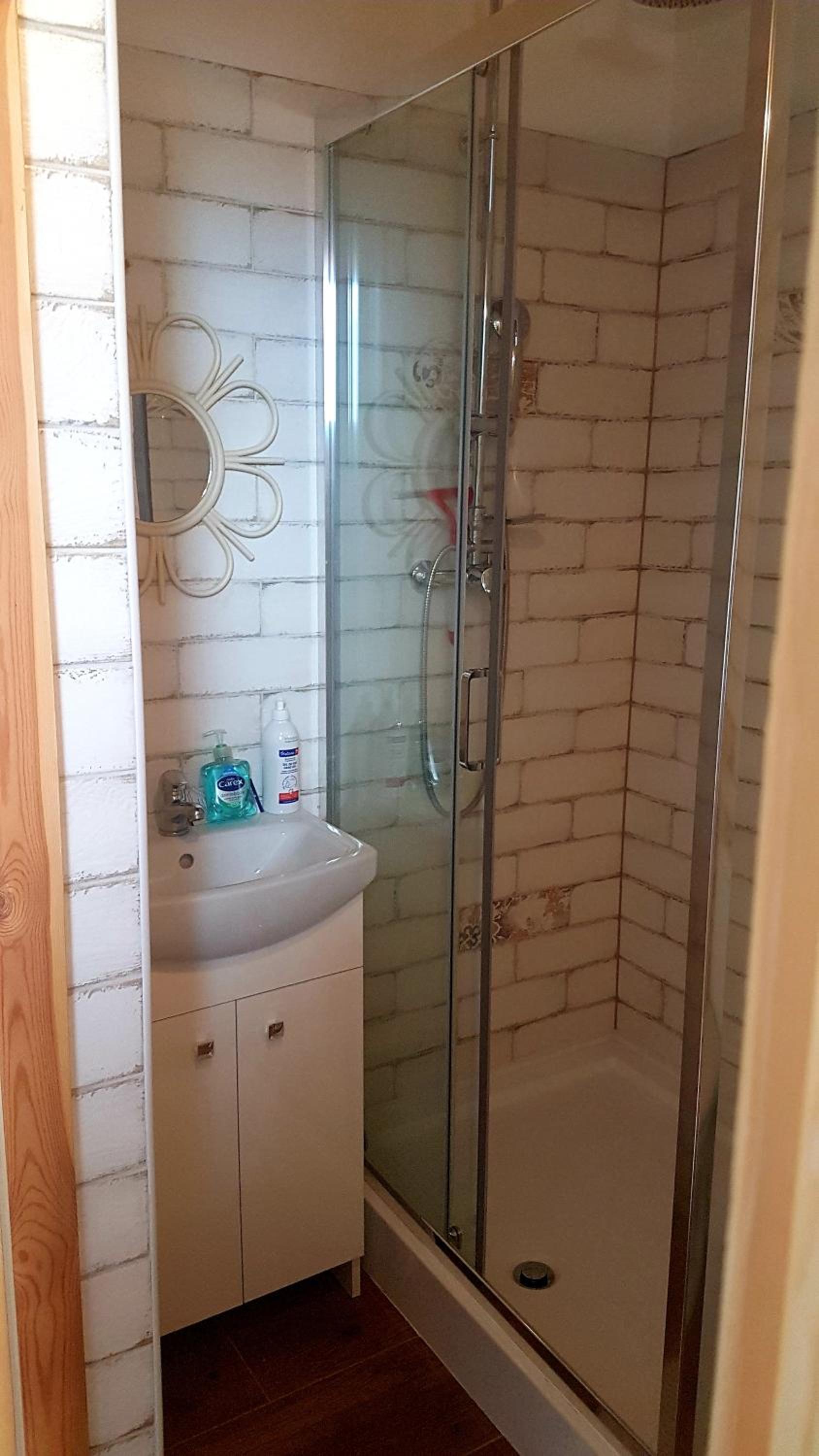 Double Room with Private Bathroom - Photo 1