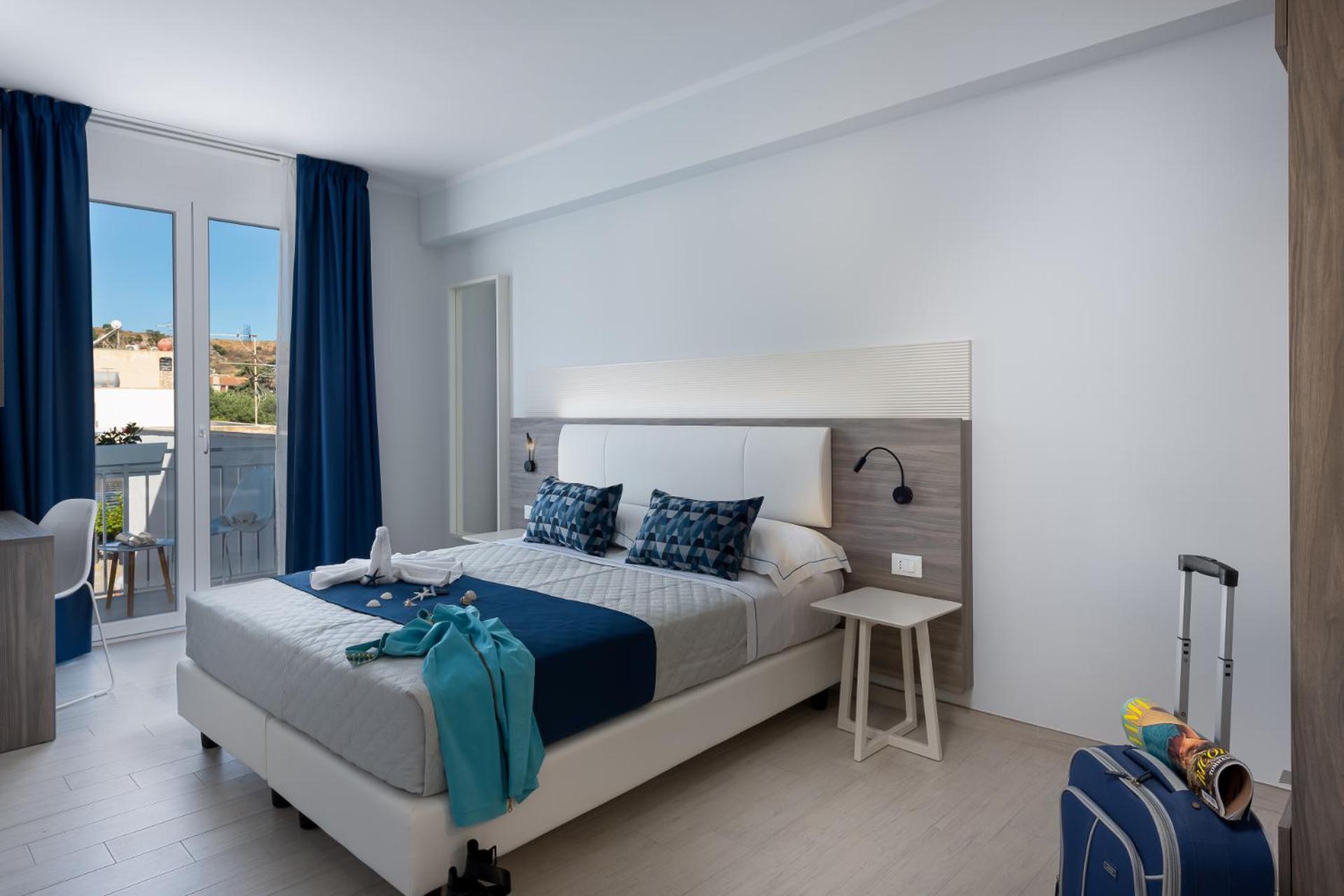 Double or Twin Room with Balcony photo 1