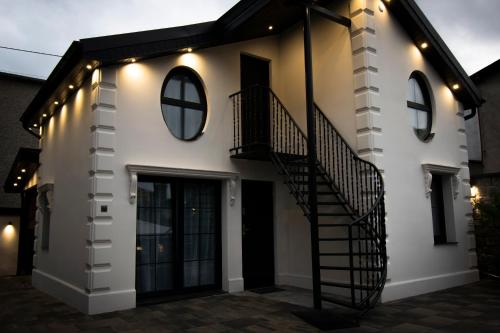 One-Bedroom Apartment - Photo 18
