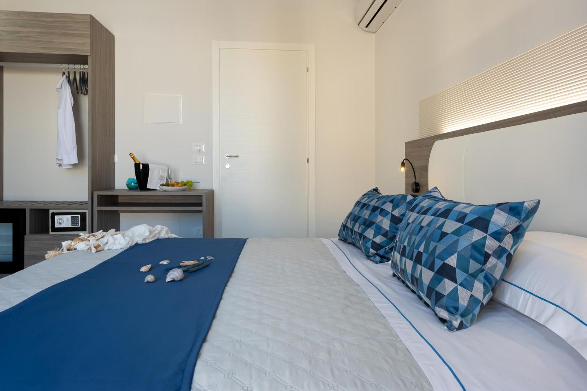 Double or Twin Room with Balcony photo 3