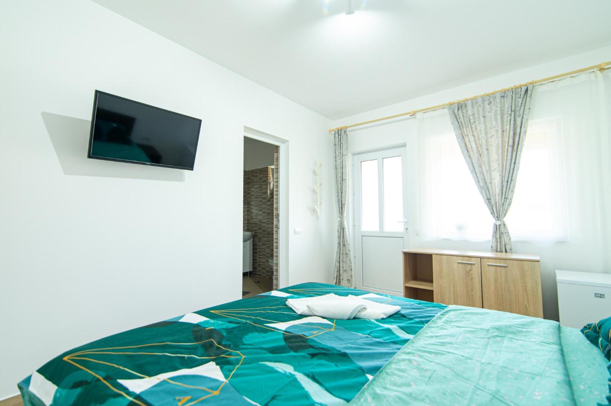 Double Room with Private Bathroom - Photo 2
