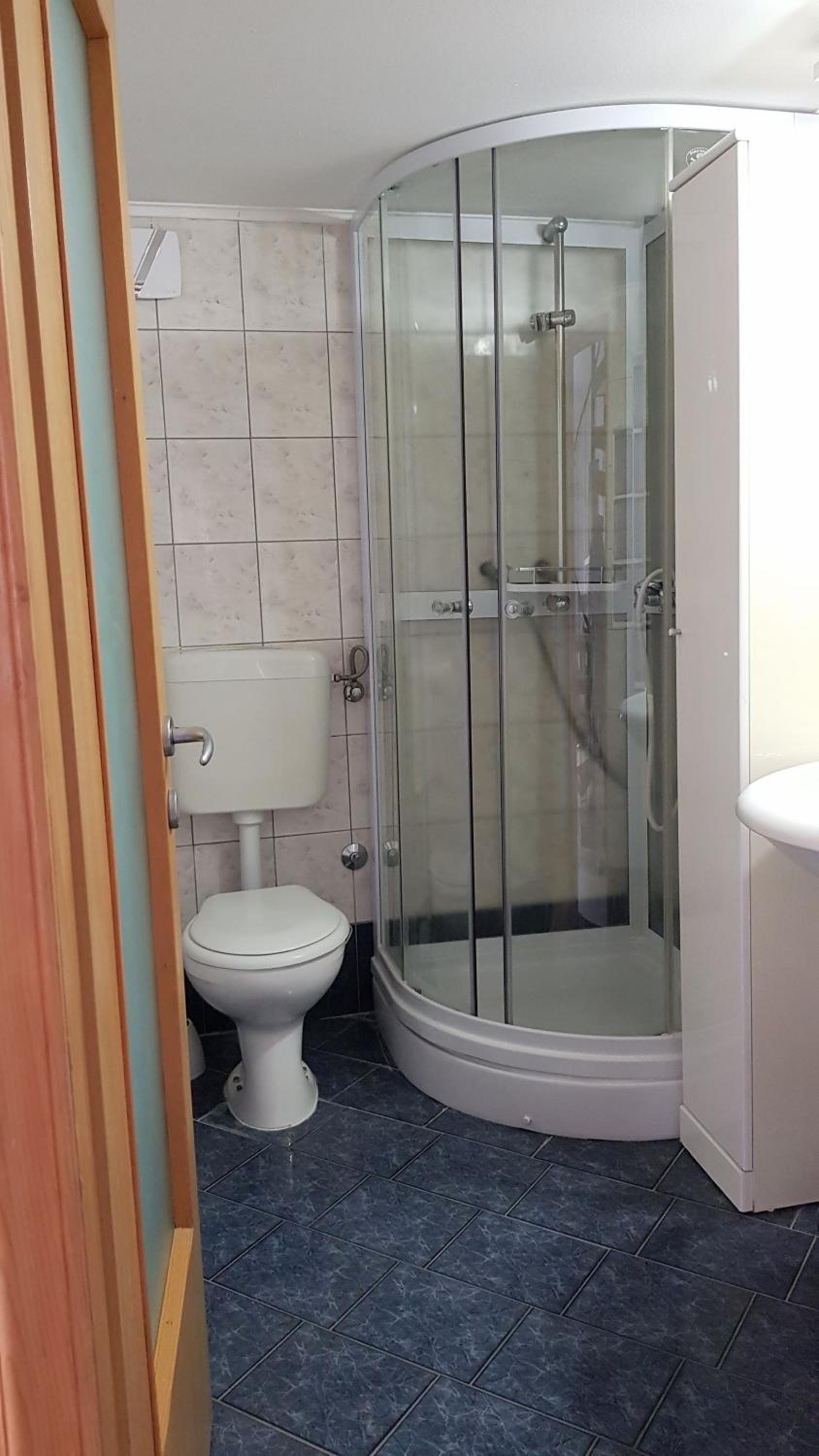 Studio Apartment - Photo 23