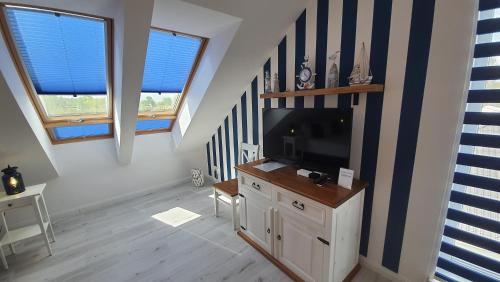 Double Room with Lake View - Photo 7