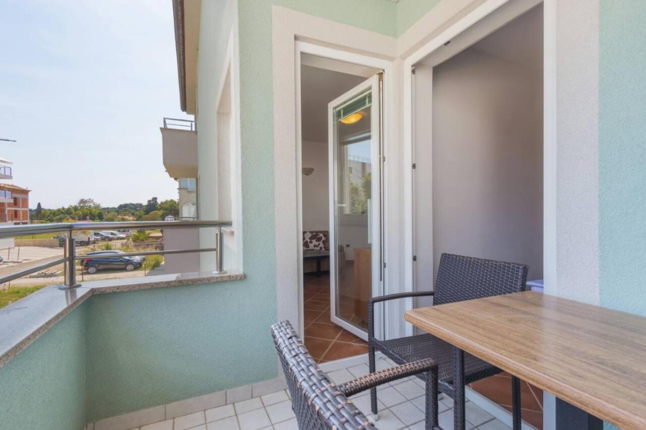Apartment with Garden View