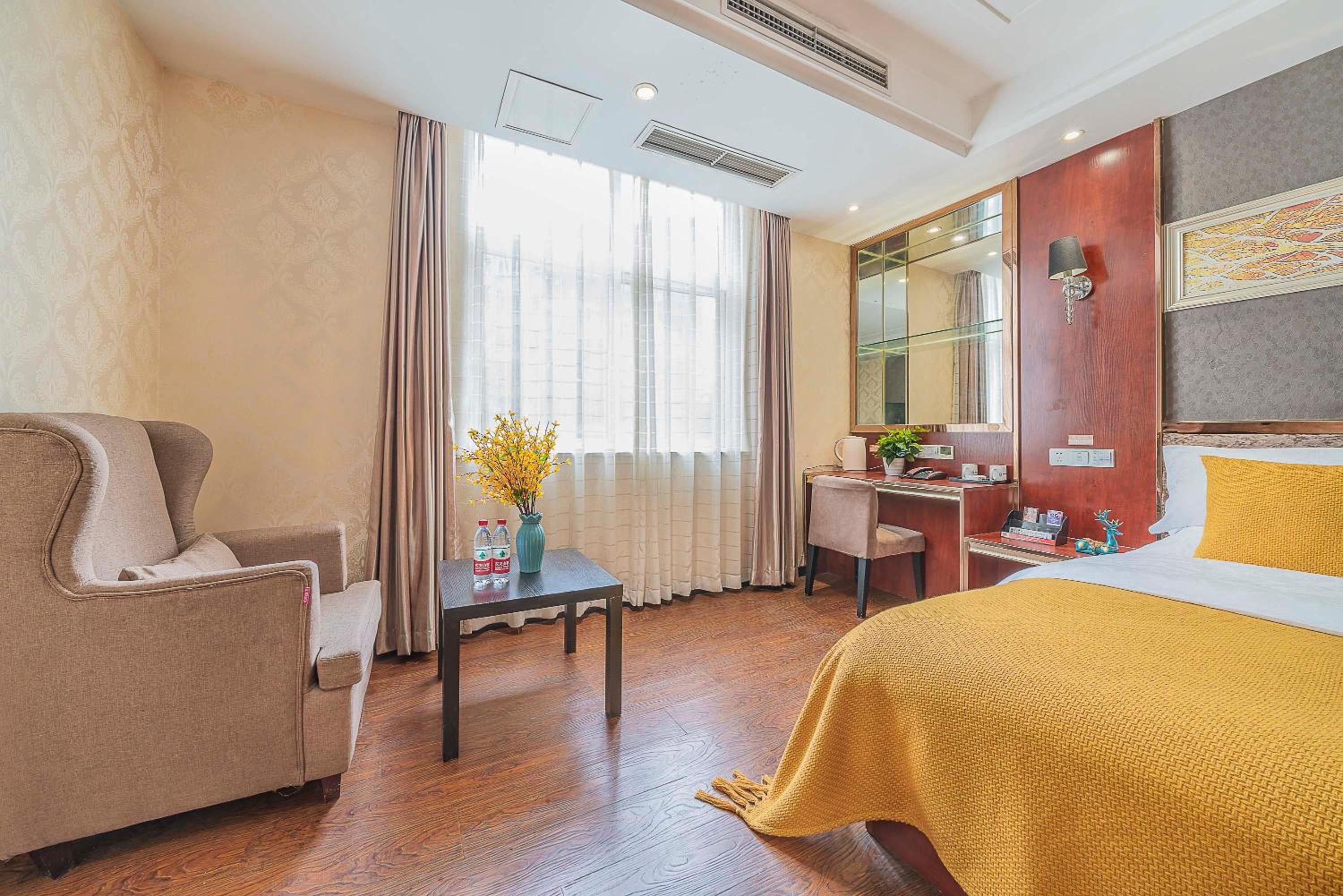 Deluxe Queen Room