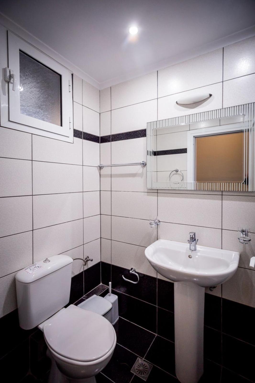 One-Bedroom Apartment - Photo 3