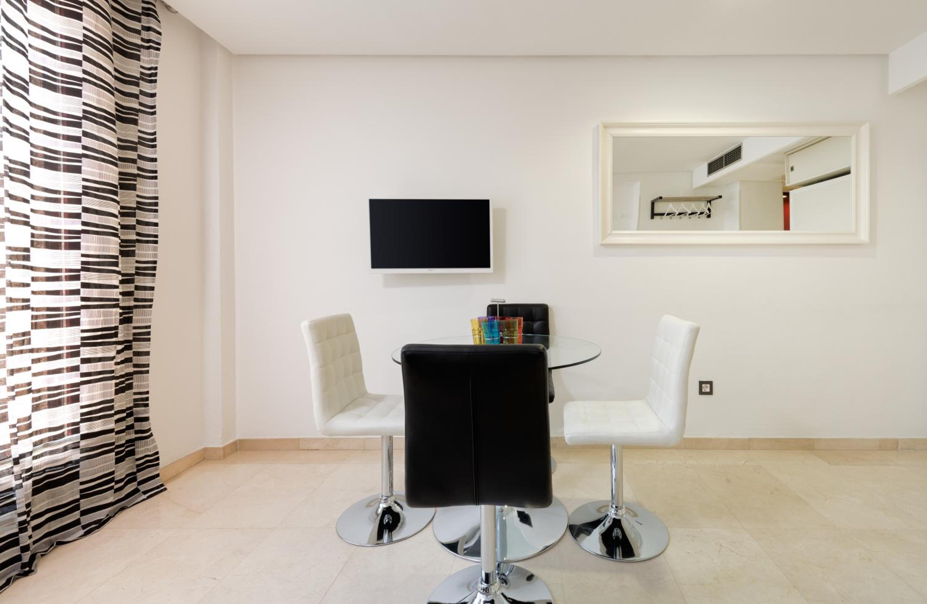 Studio with Terrace photo 2