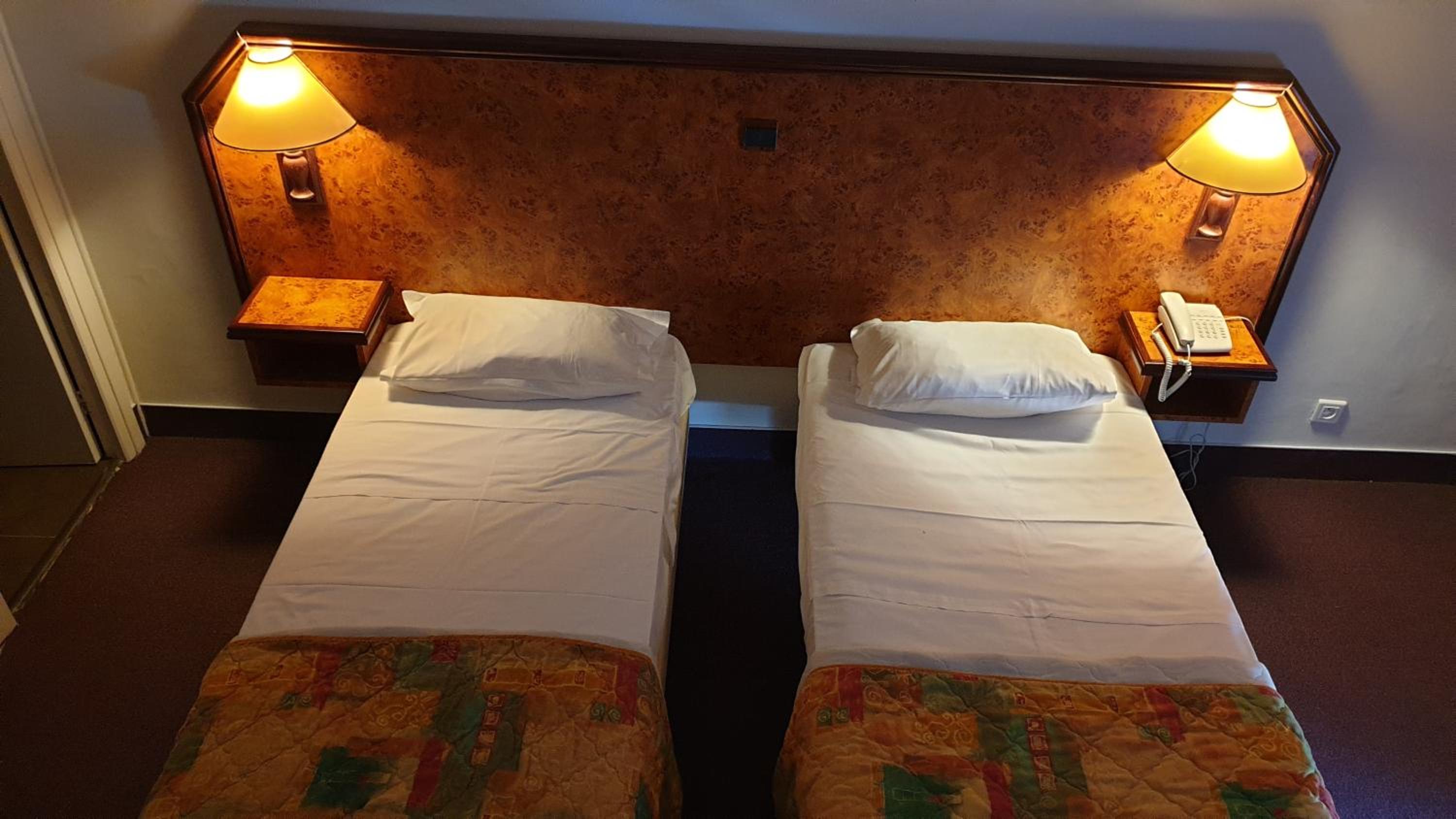 Twin Room - Poolside photo 2