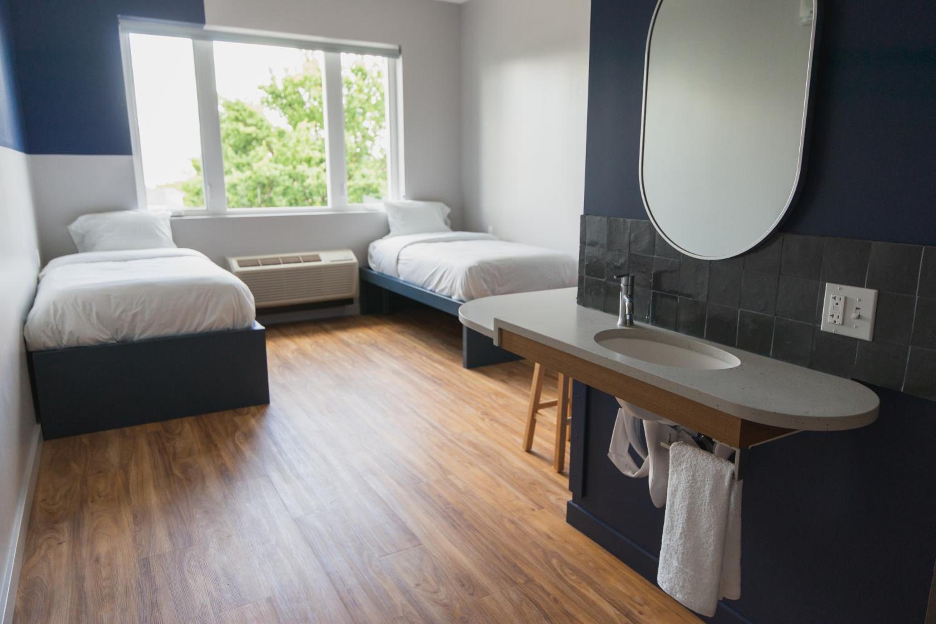 Private Twin Room - Accessible