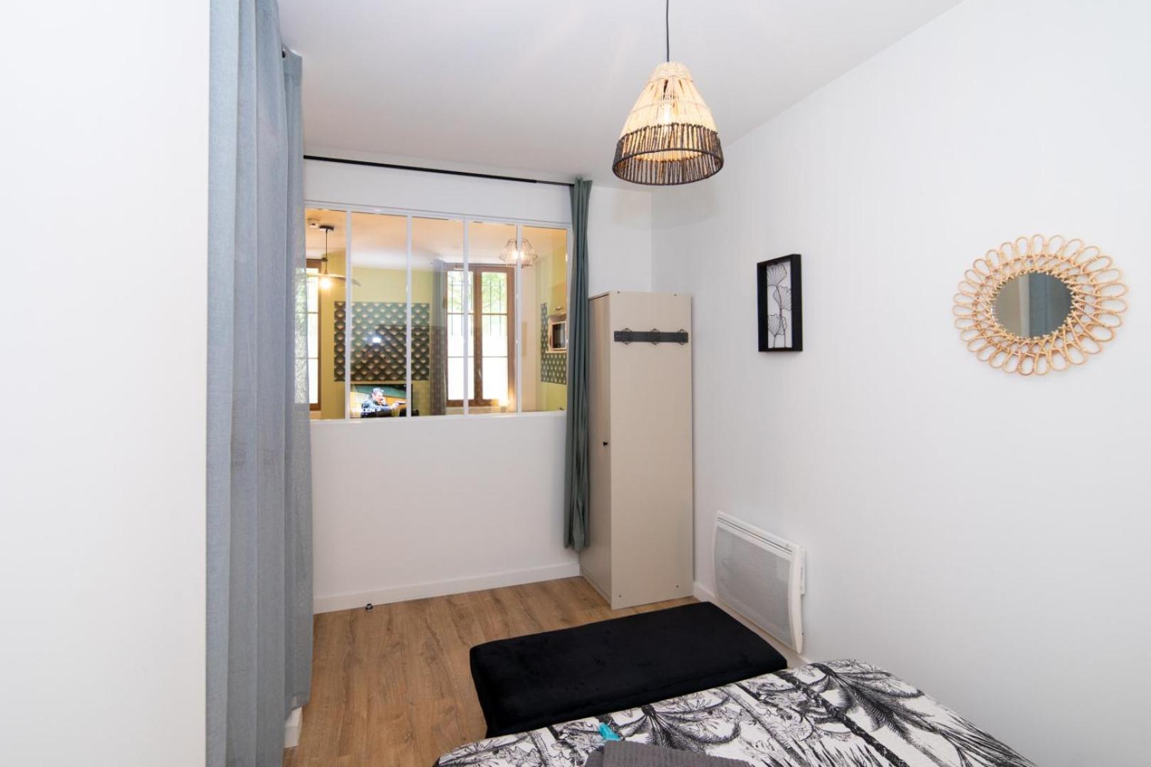 One-Bedroom Apartment - Photo 2