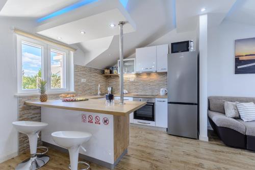 Apartment with Mountain View - Photo 8