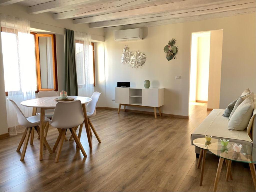 Apartment with Lake View