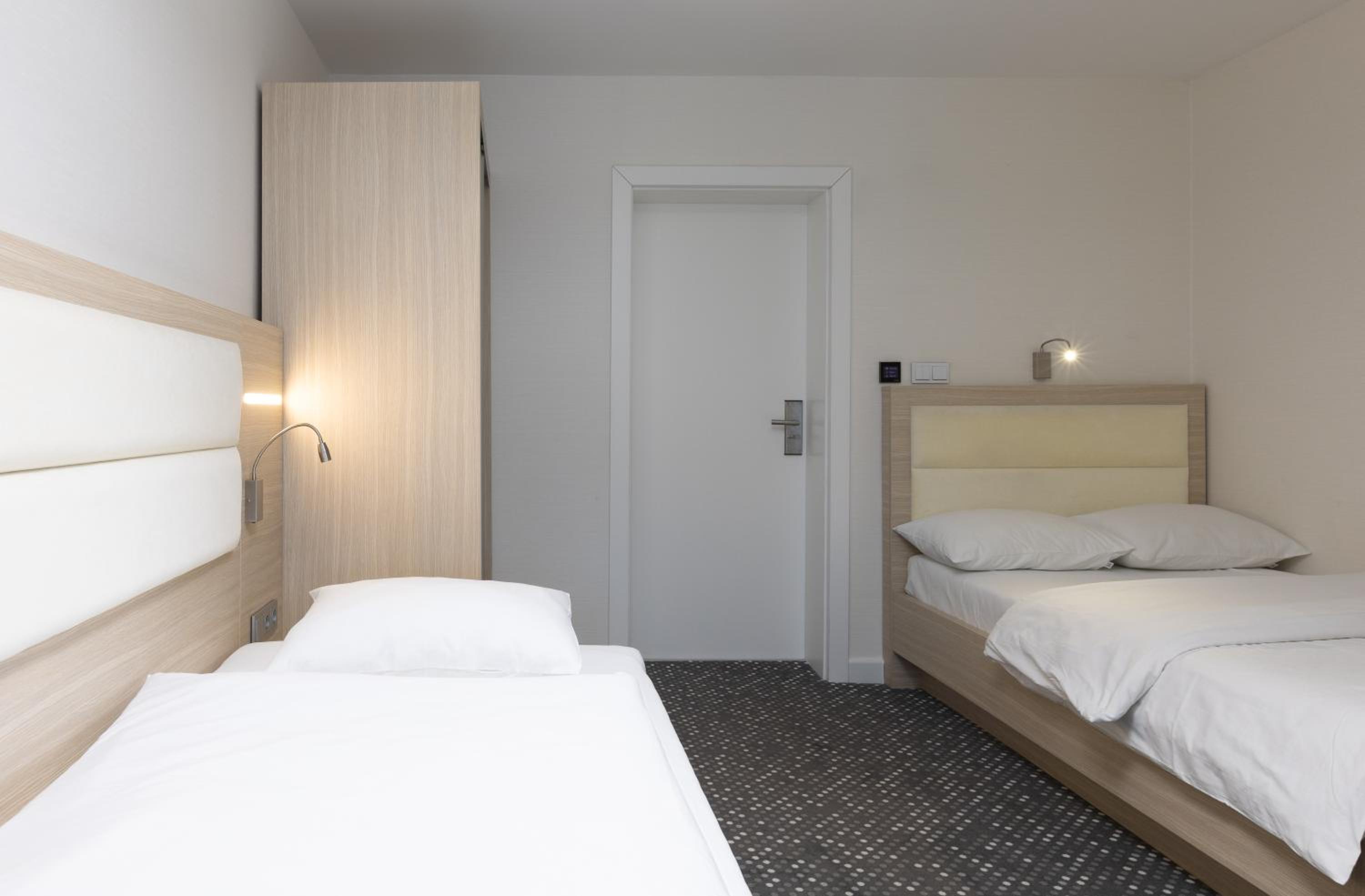 Standard Triple Room - Photo 1