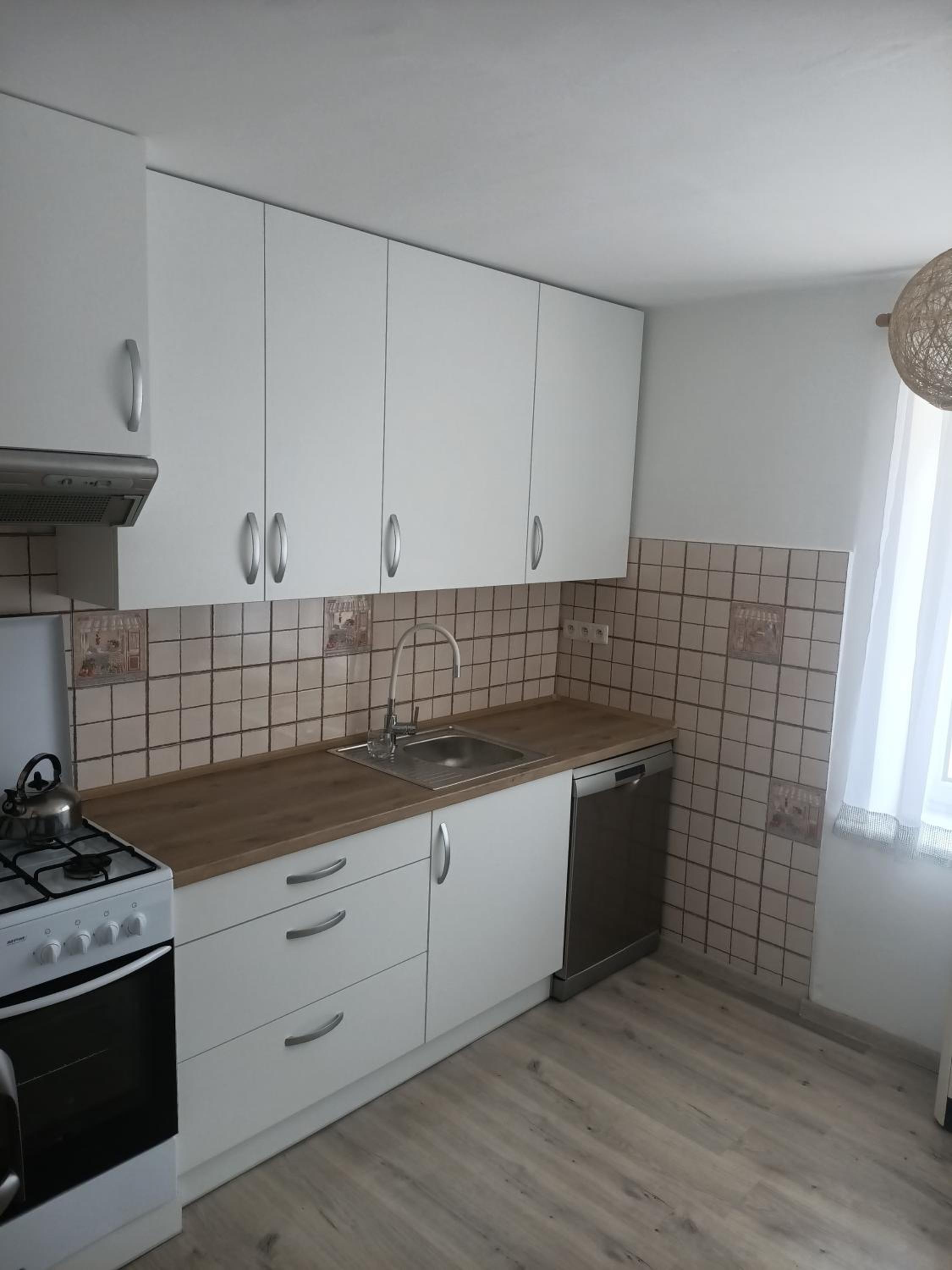 One-Bedroom Apartment - Photo 3