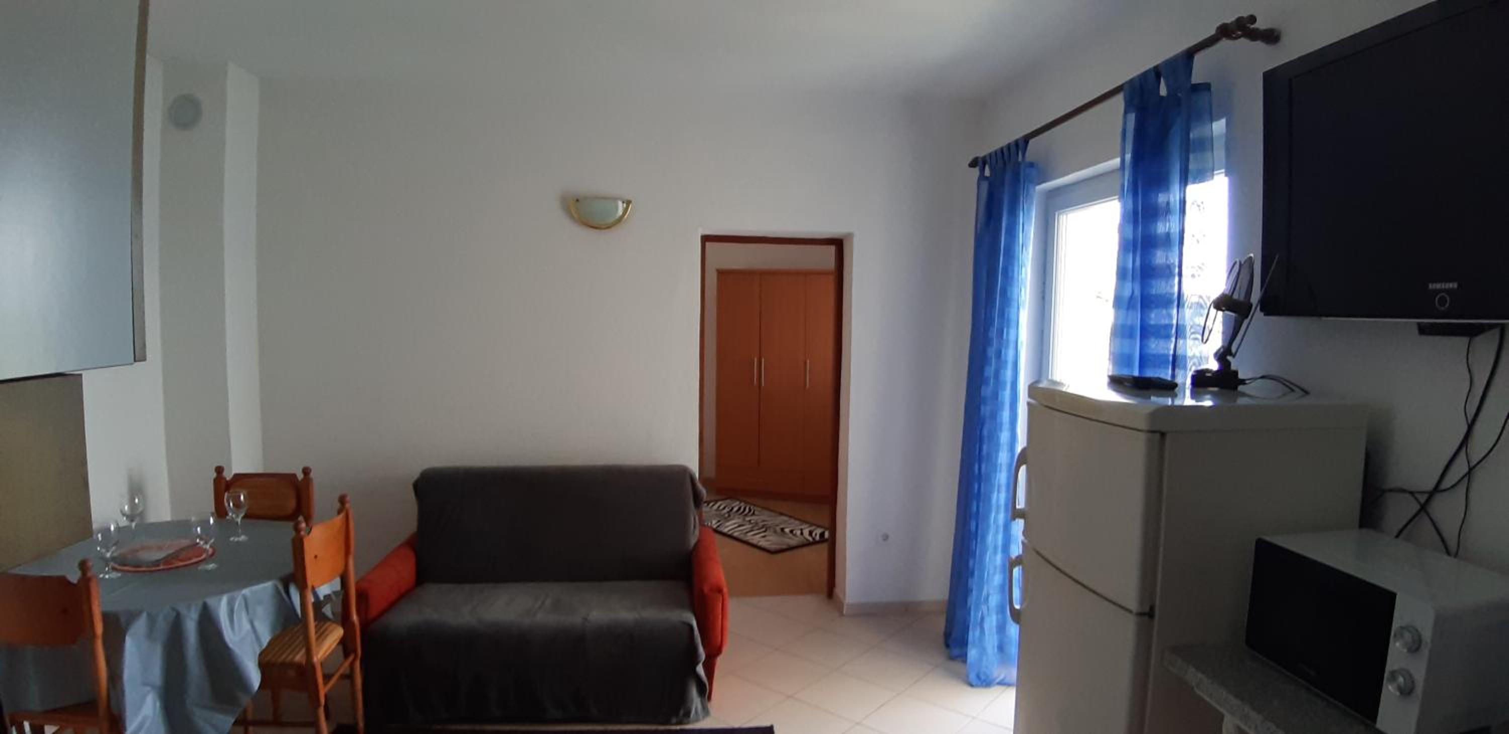 One-Bedroom Apartment photo 2