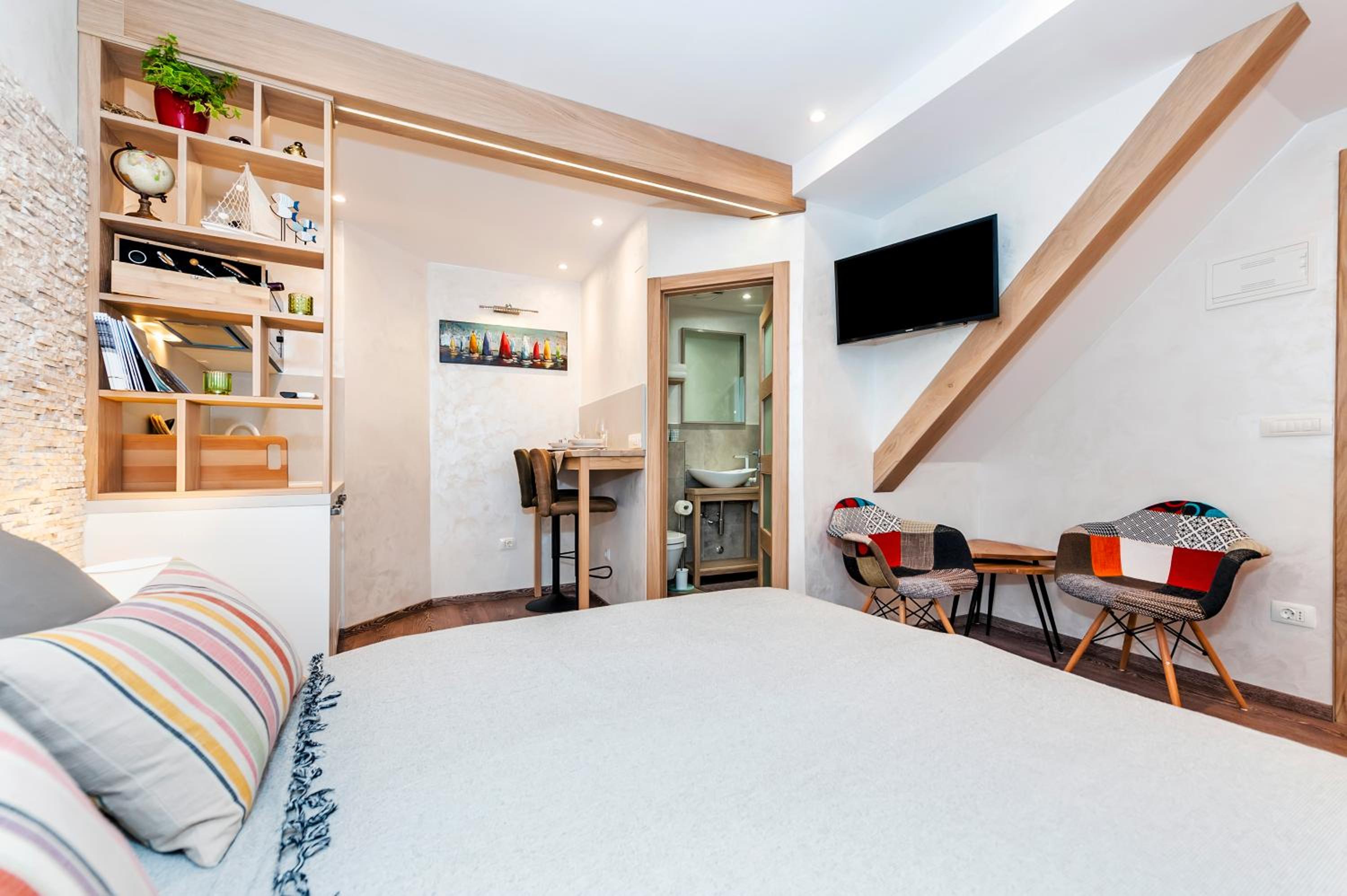 One-Bedroom Apartment - Photo 4