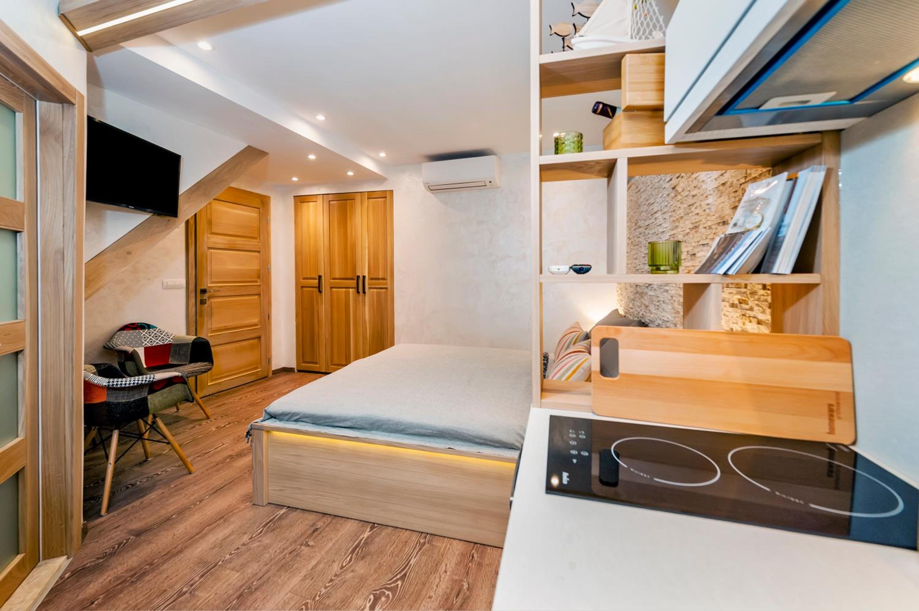 One-Bedroom Apartment - Photo 7