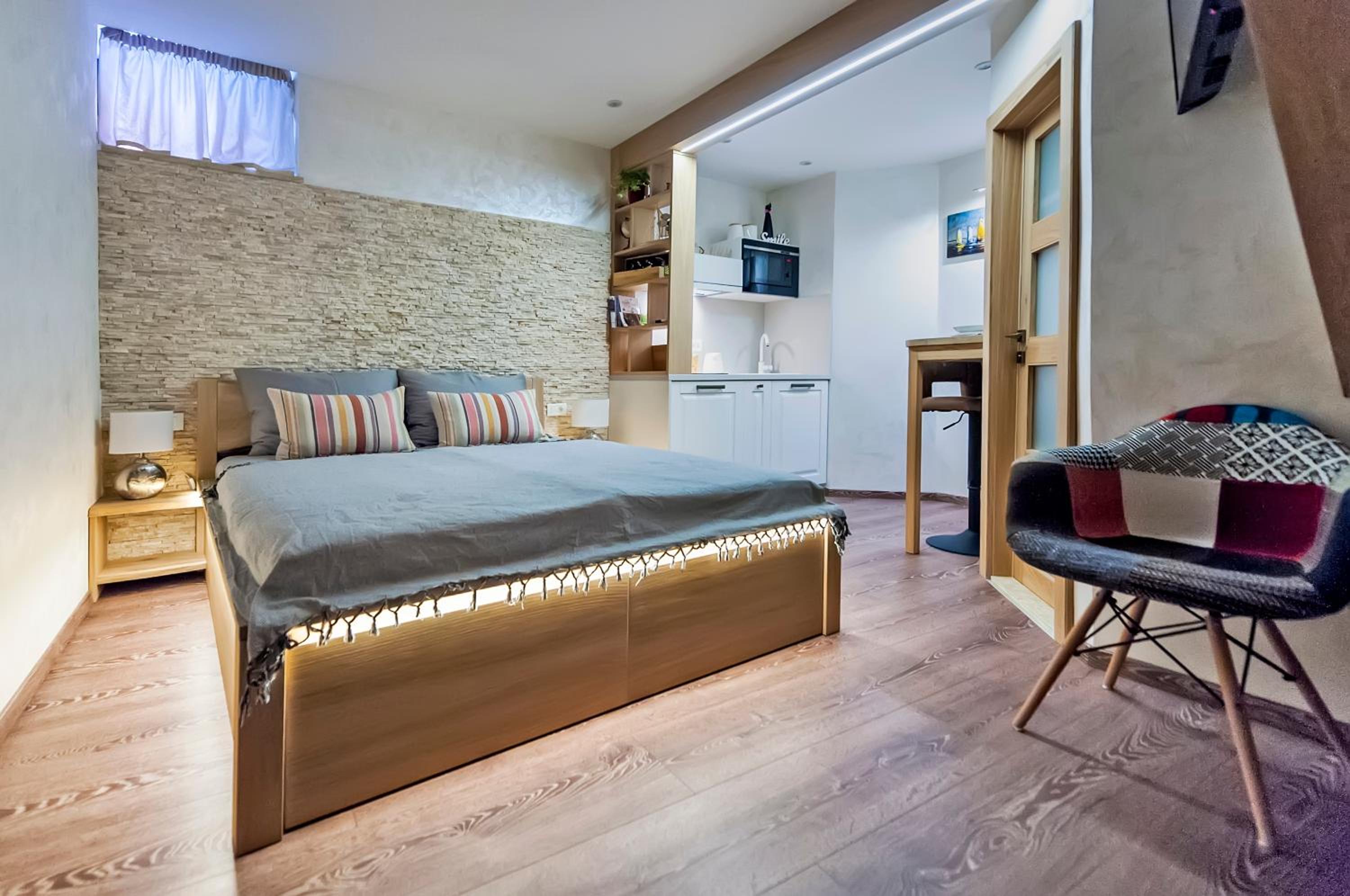 One-Bedroom Apartment - Photo 11