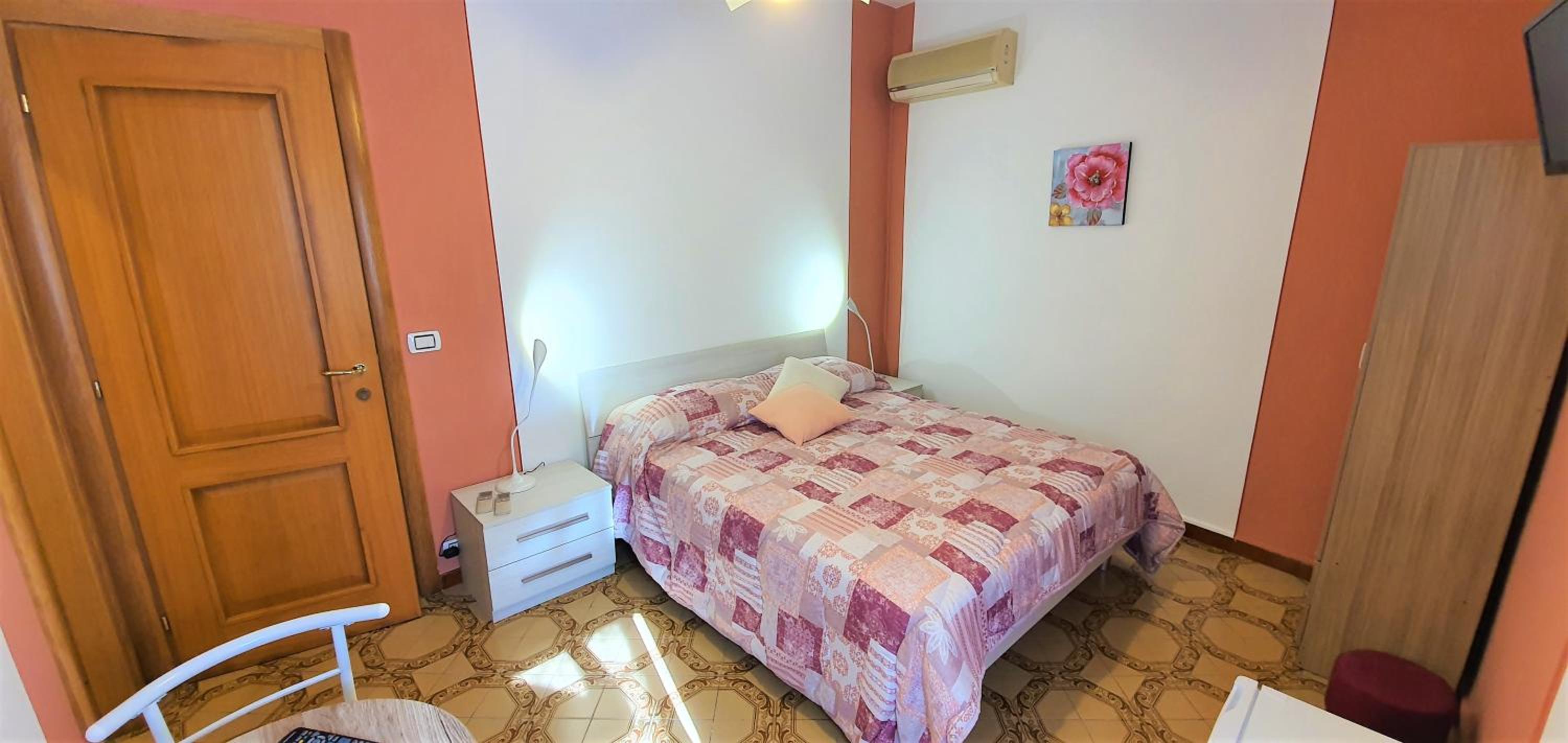 Double Room with Private Bathroom photo 1
