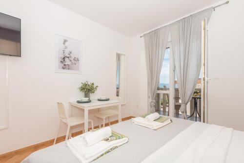 Studio Apartment with Sea View no.3