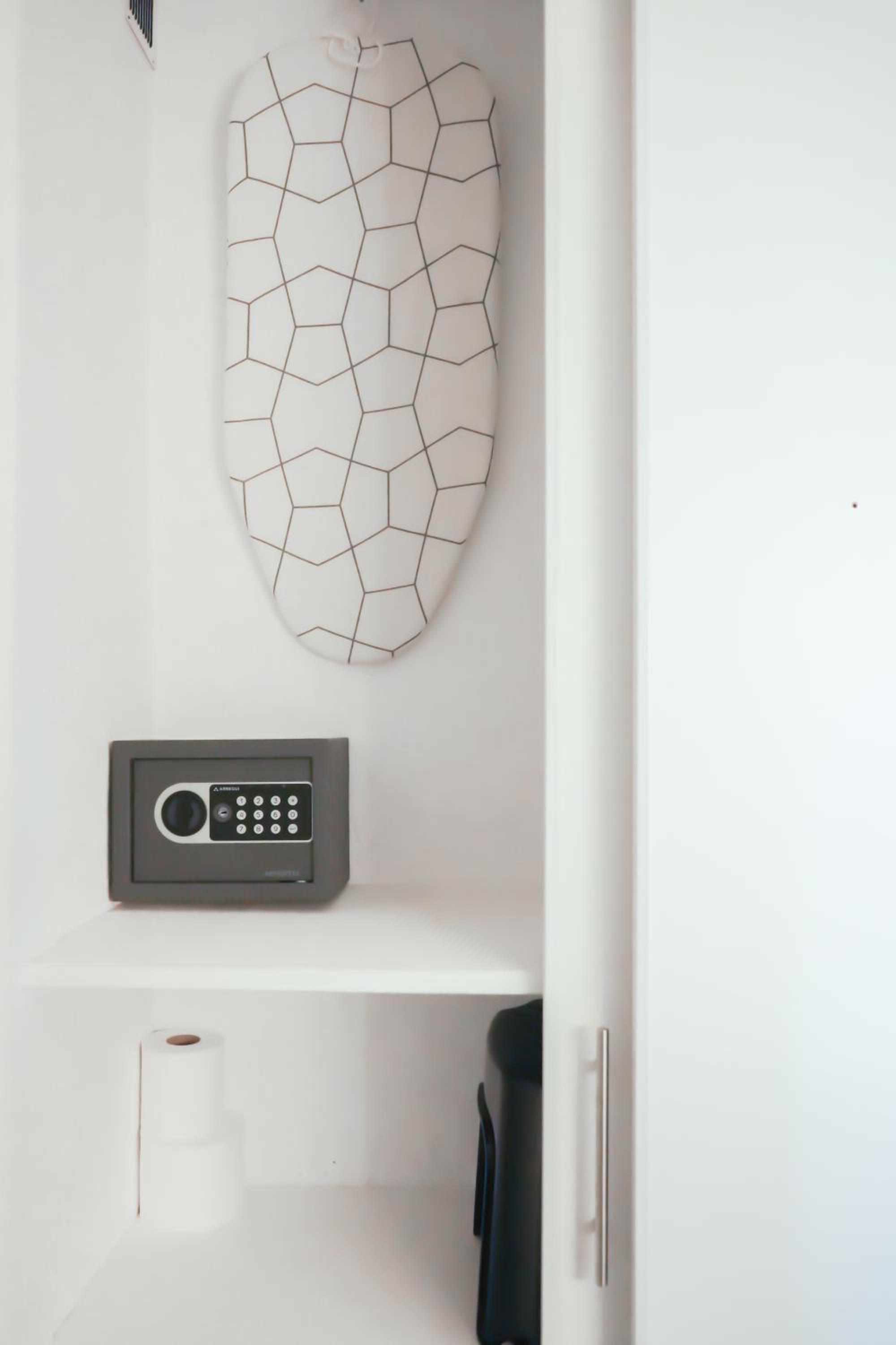 One-Bedroom Apartment photo 2