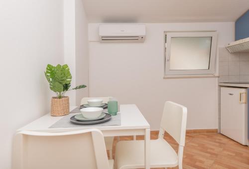 Studio Apartment with Sea View no.8