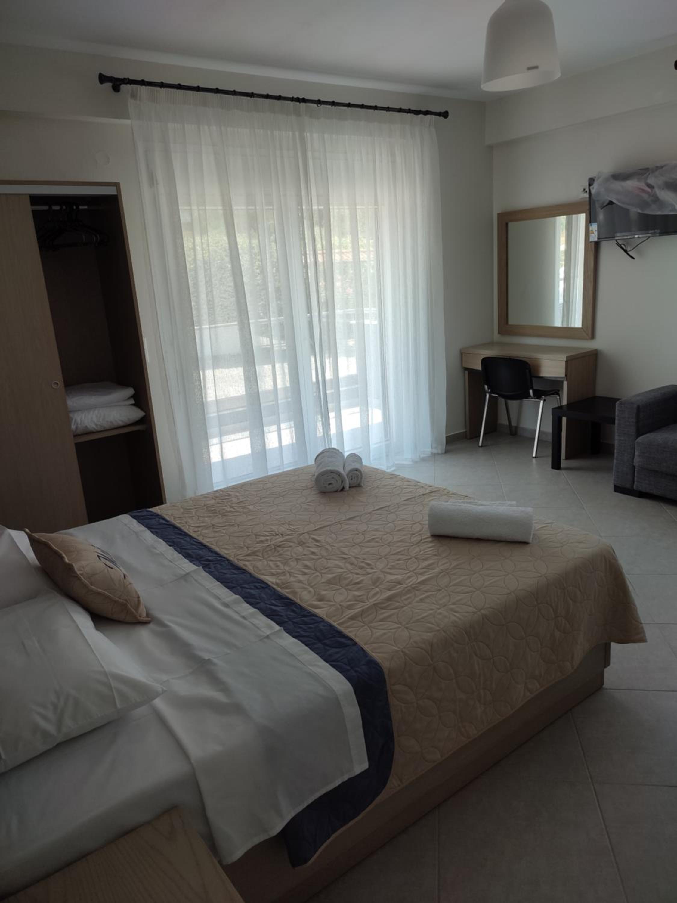 Deluxe Double Room with Balcony photo 2
