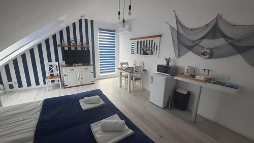 Double Room with Lake View - Photo 4